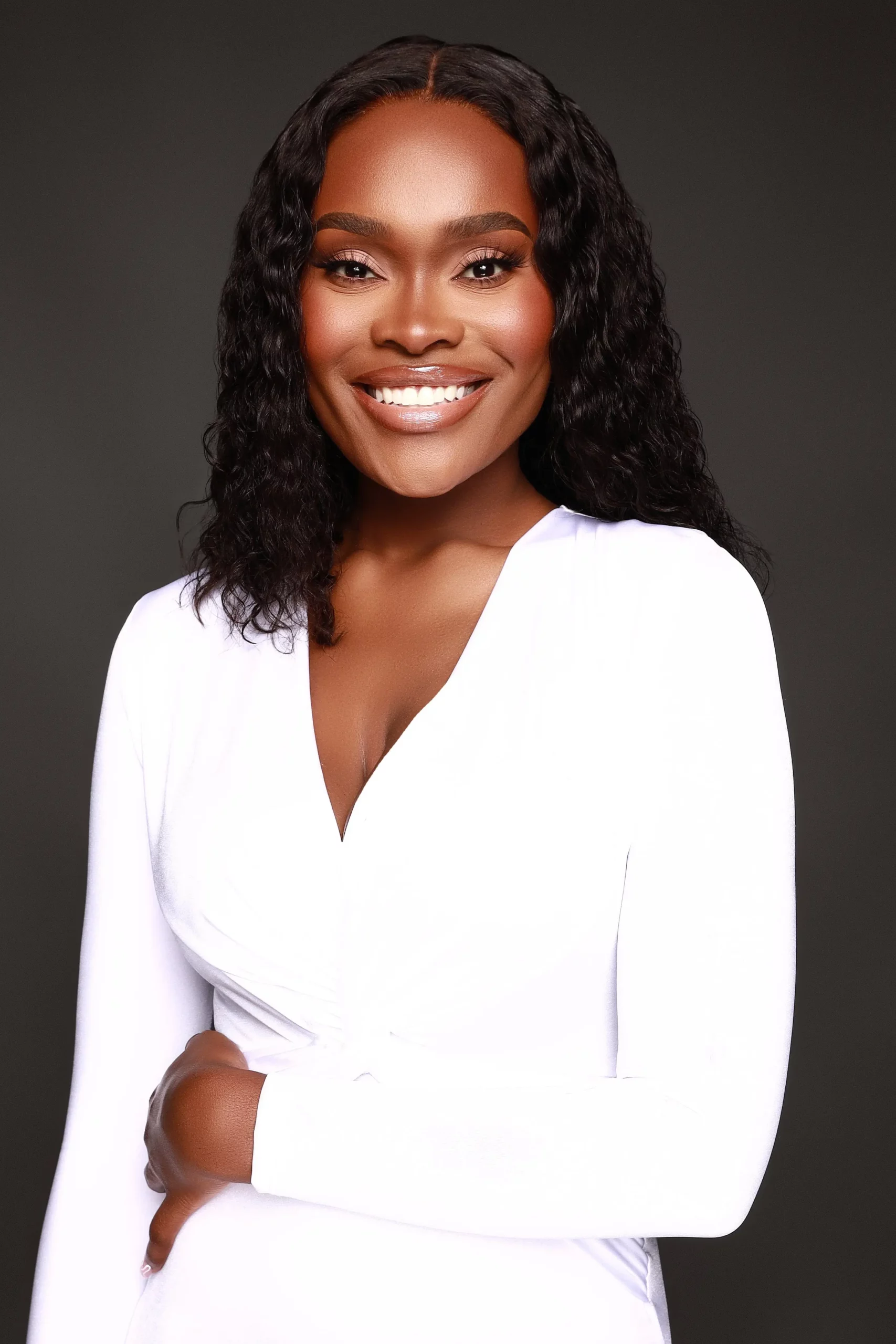 Perruque Cheveux Cambodge - Cheveux naturels - Cheveux ondulés - Cheveux Remy -Cheveux 100% vierges - Cheveux Remy - Cheveux du Cambodge- Par Othentique - Boutique en ligne- Paris- 1024 pixelsx 1536 pixels